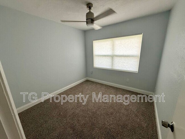 Building Photo - 4721 E Castlewood Dr