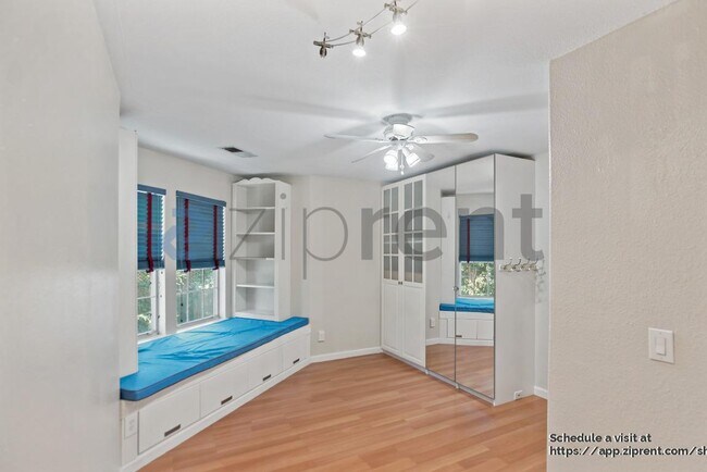 Building Photo - 920 Belmont Way