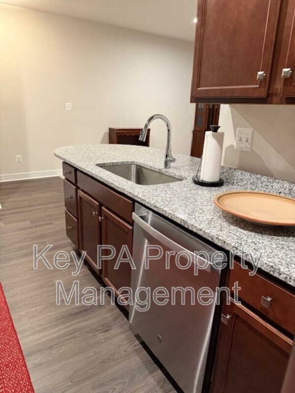 Building Photo - 659 Thomas Penn Dr