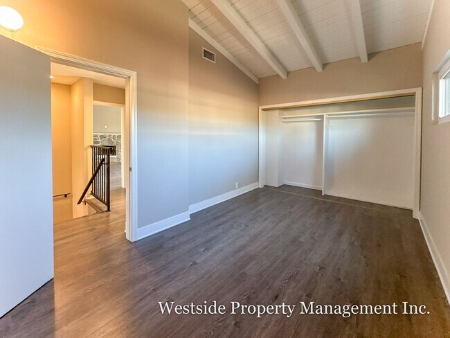 Building Photo - 8100 W 83rd St