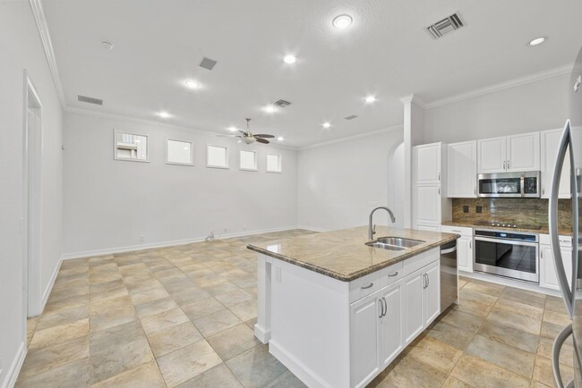 Building Photo - 12520 NW 79th Manor