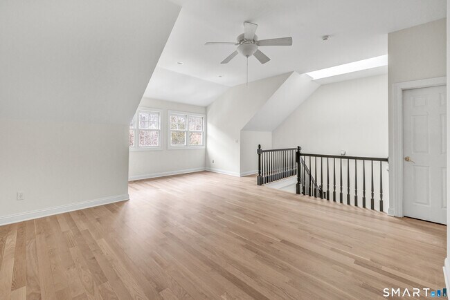 Building Photo - 665 River Rd