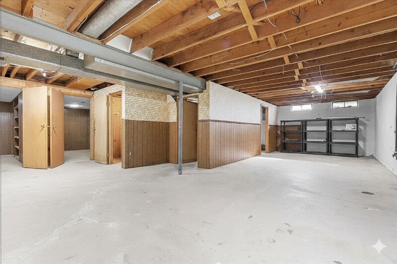 Building Photo - 4709 Stillwell Ave