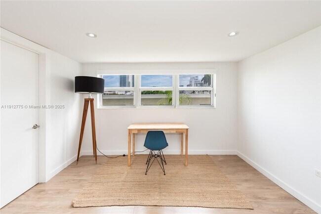 Building Photo - 1881 Washington Ave