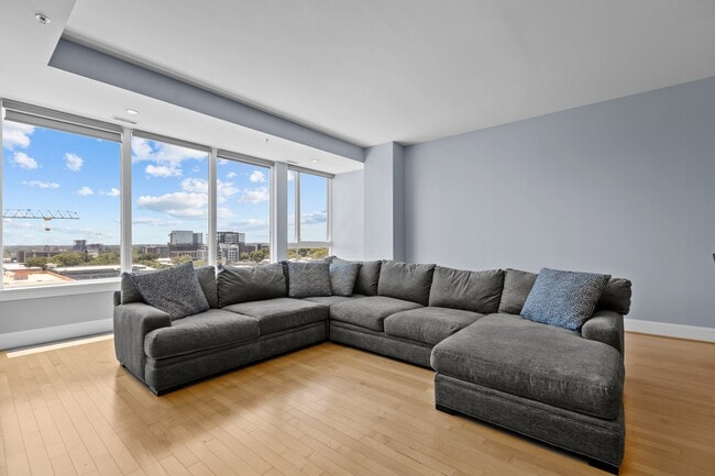 Building Photo - 400 W North St