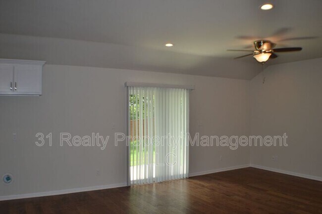 Building Photo - 3424 Brookstone Dr