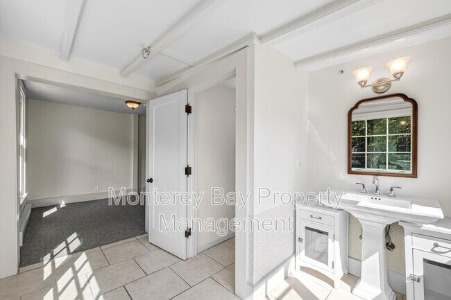 Building Photo - 225 Central Ave