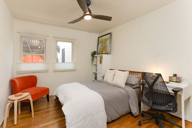 Building Photo - Beautiful 3 Bedroom Home in Prime North Hollywood Location