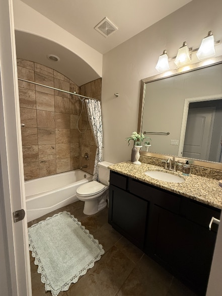 Building Photo - 2067 Villa Napoli Loop E