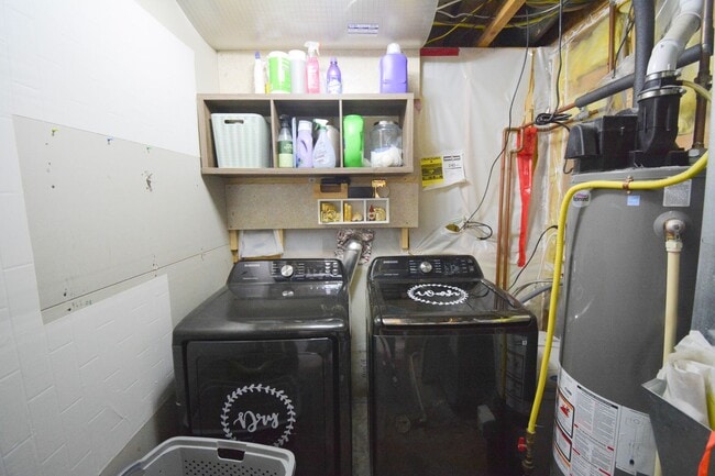 Building Photo - Modern 5-Bedroom Home for Rent in Rochester MN with Garage & Fenced Yard