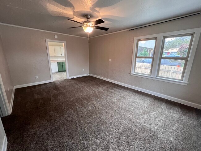 Building Photo - 1227 4th St