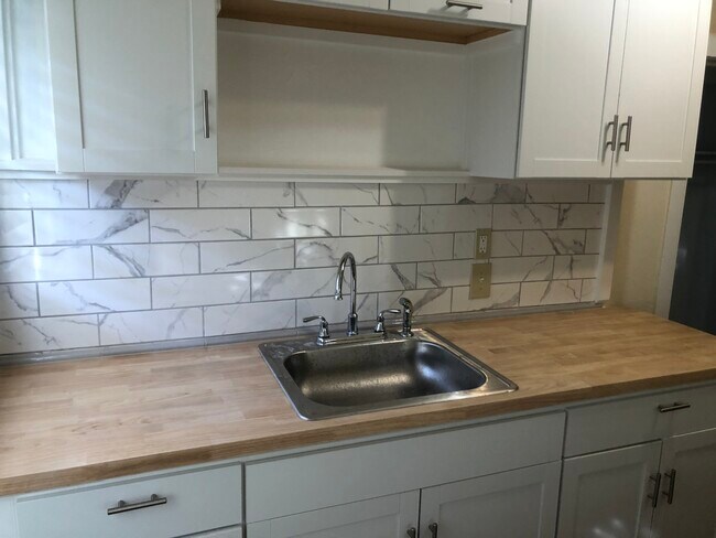 Building Photo - 5502 Richmond Ave