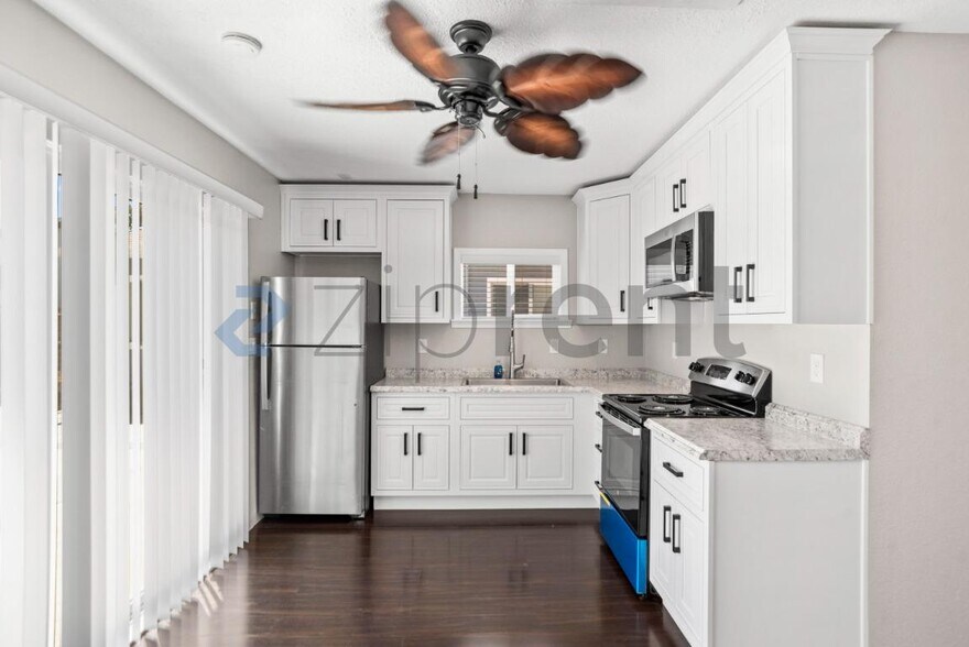Building Photo - Unit ADU