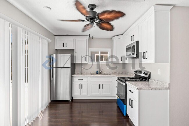 Building Photo - Unit ADU