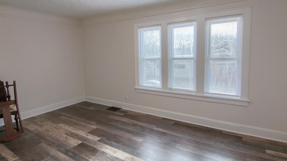 Building Photo - 372 W Bennett Ave