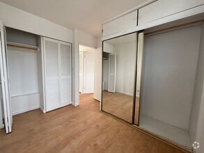 Building Photo - AVAILABLE NOW! 2 BED 1 BATH 1 COVERED PARK...