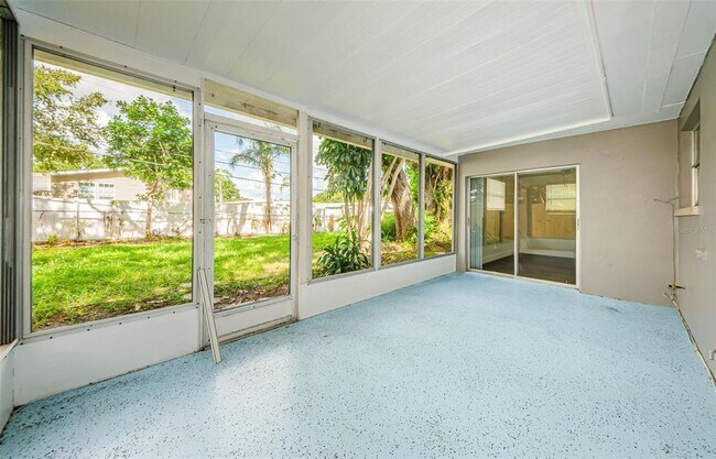 Building Photo - 1310 Robin Hood Ln