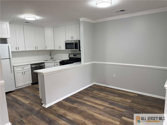 Building Photo - 82 Pennsylvania Way