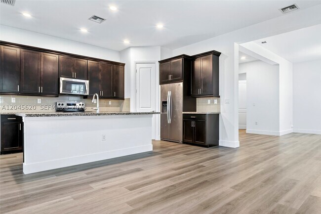 Building Photo - 142 SW 127th Terrace