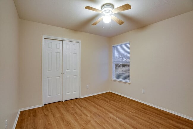 Building Photo - 201 Creek Ledge Dr