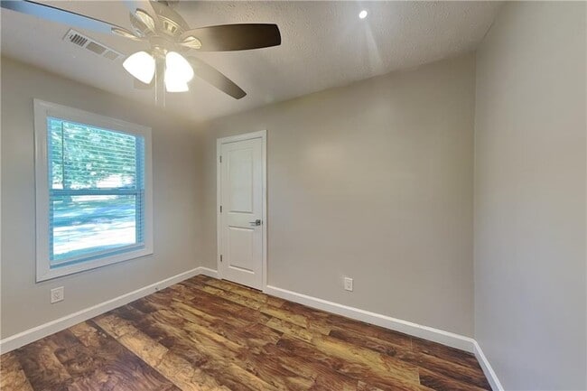 Building Photo - 3424 Hogan Dr NW