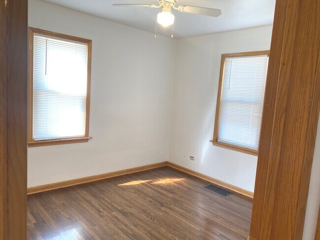 Building Photo - 4916 S Lorel Ave