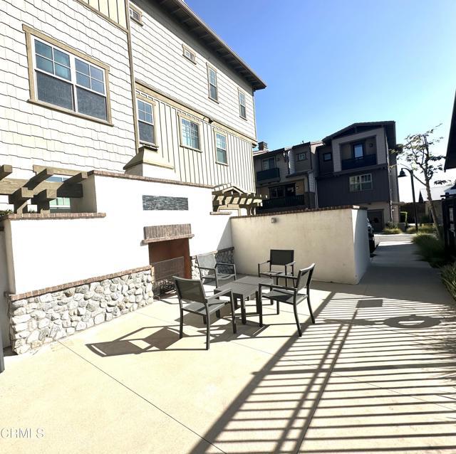 Building Photo - 594 Granite St