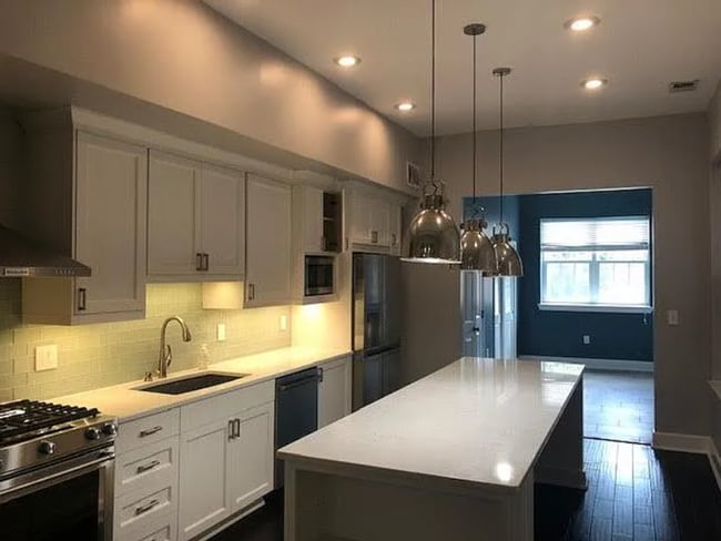 Building Photo - Charming Rowhouse Retreat in the Heart of DC!
