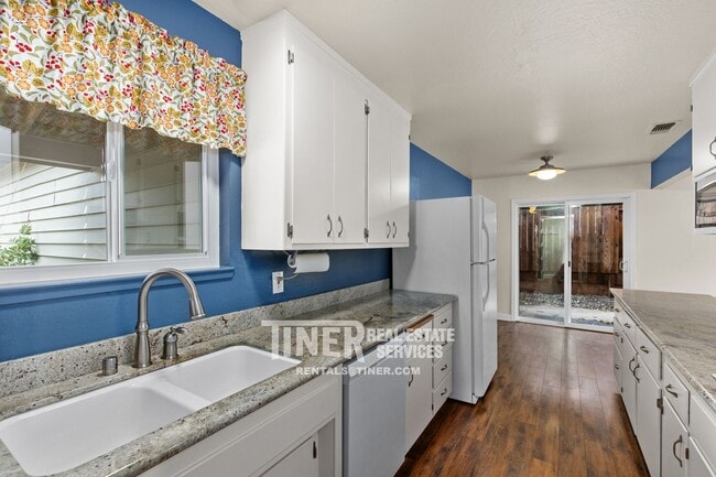 Building Photo - 3960 Annabelle Ave