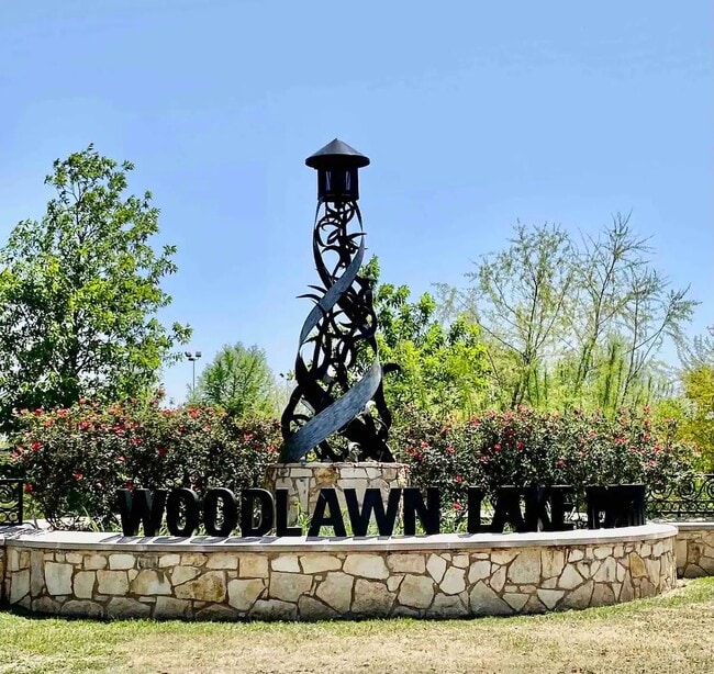 Woodlawn Lake and Park - 1801 W Craig Pl