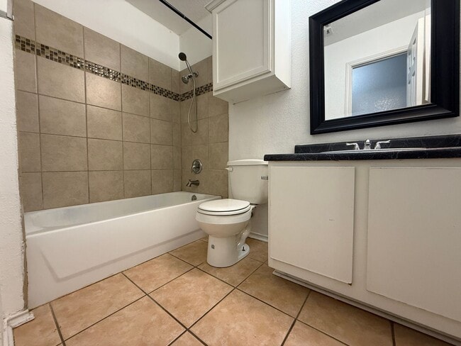 Building Photo - 2718 Blackburn Dr