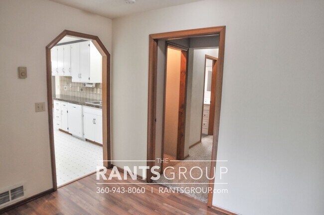 Building Photo - Beautiful Home in Tumwater on 1/2 acre!