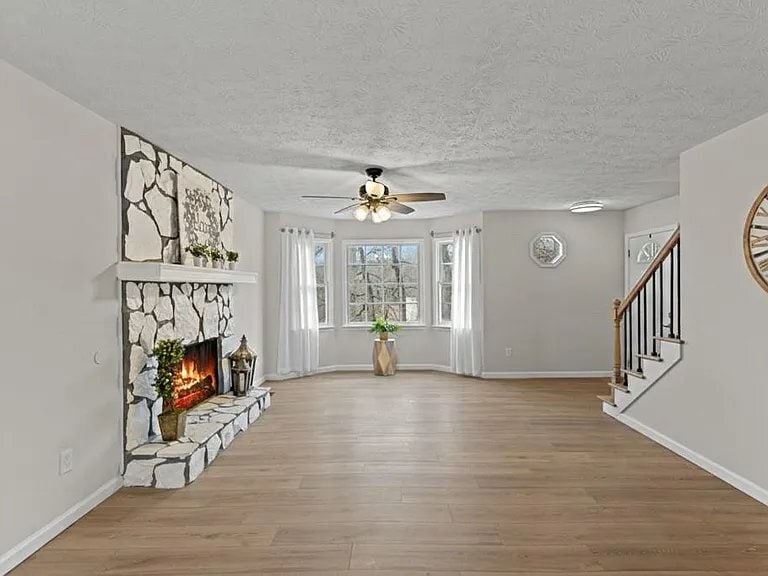 Building Photo - 1811 Chantilly Ct