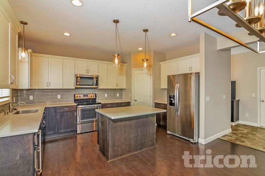 Building Photo - 14060 Ailesbury Ave