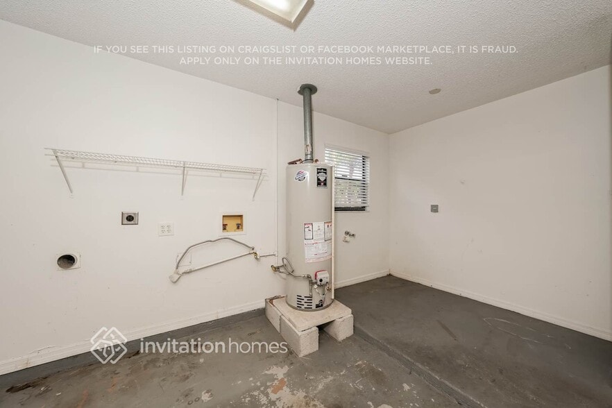 Building Photo - 301 SW 27th Ave