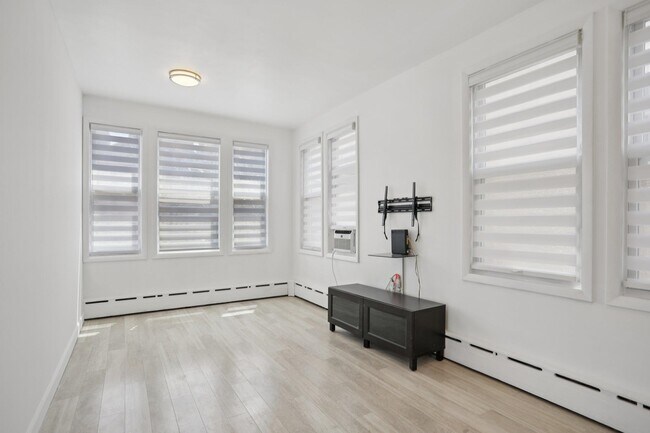 Building Photo - 9021 Smith Ave