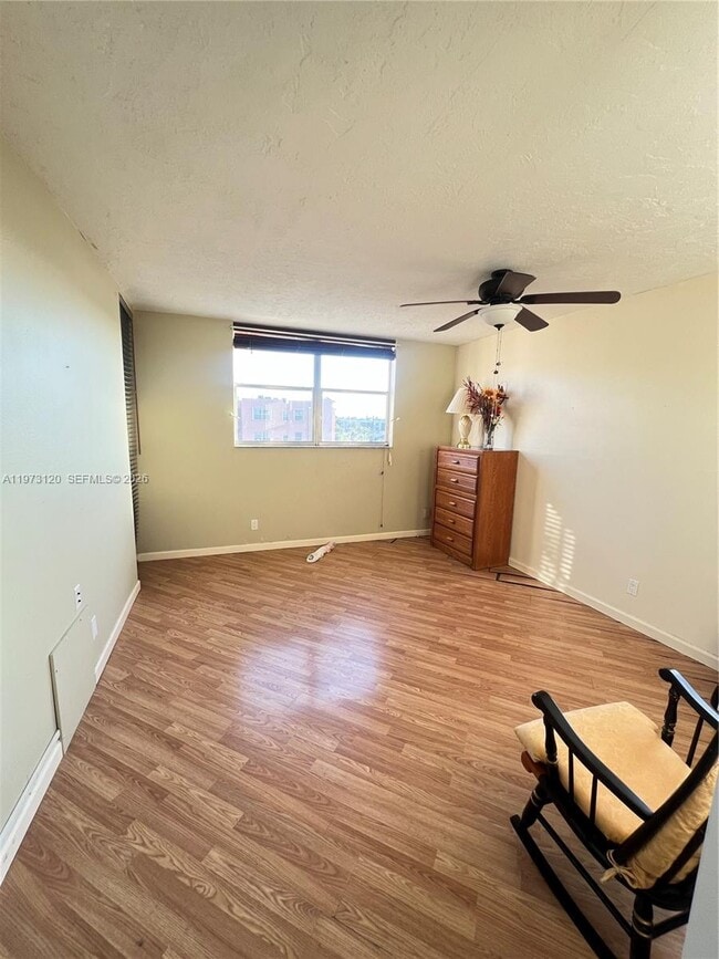 Building Photo - 2851 Somerset Dr