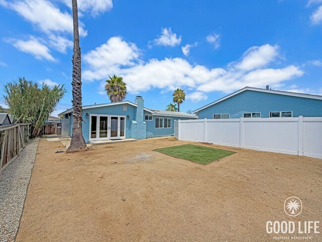 Building Photo - Charming 3B/2BA Home with Attached Garage, Large Yard and Modern Comforts in Quiet Baseball Field...