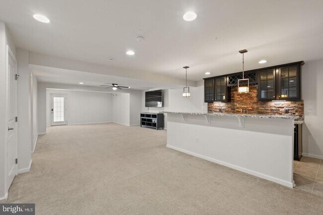 Building Photo - 5 Taylors Hl Wy
