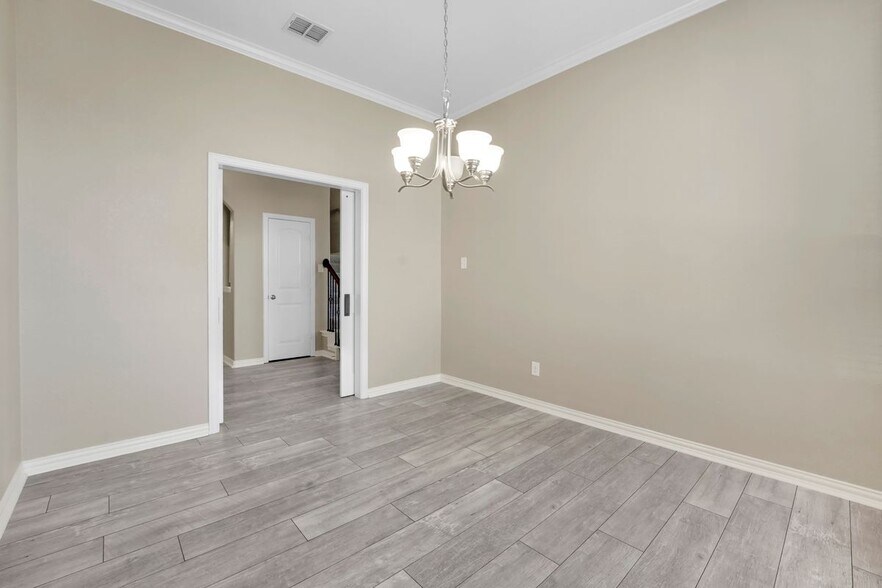 Building Photo - 16601 Lincoln Park Ln