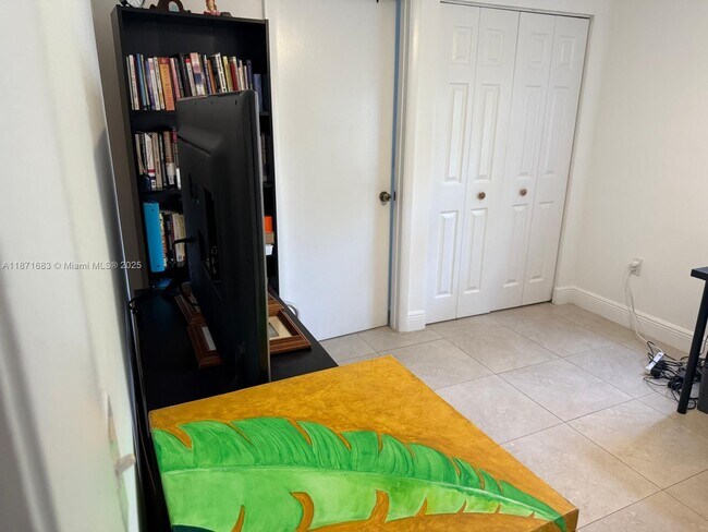 Building Photo - 3582 NE 171 St