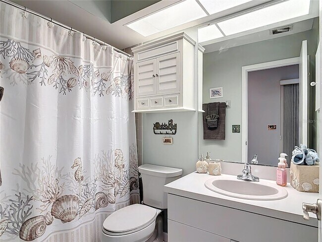 Building Photo - 290 Rotonda Cir