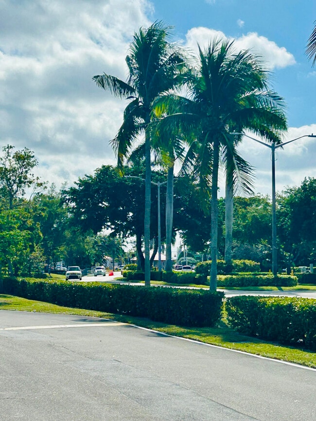 Building Photo - 137 Bedford F