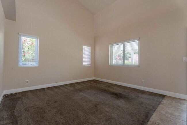 Building Photo - 26 Fantasia Ln