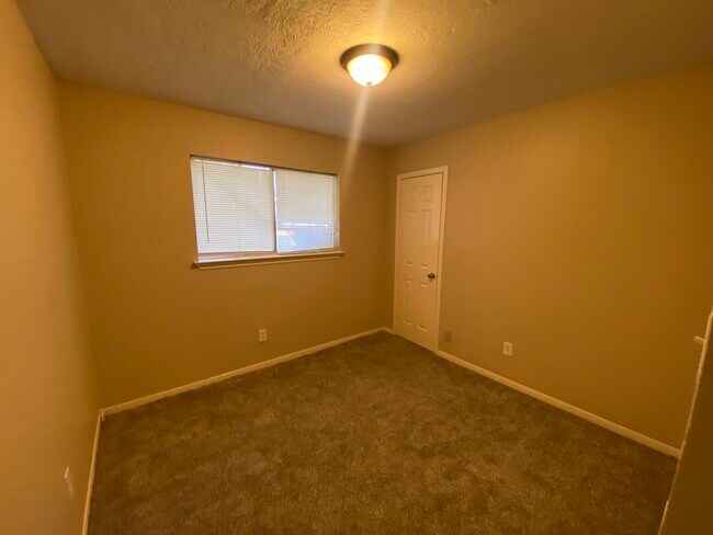 Building Photo - 15811 Part Dr