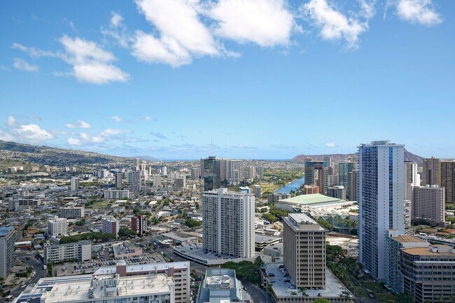 Building Photo - Azure 3903 - Metro lifestyle with beautiful views!