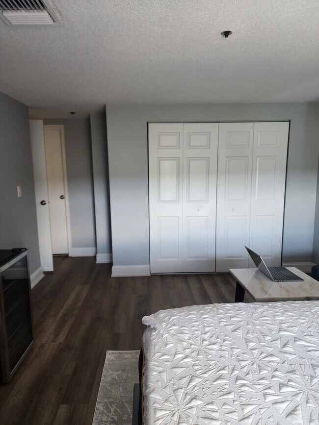 Building Photo - 200 Burkhall St