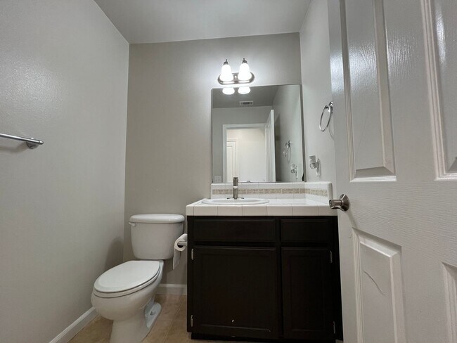 Building Photo - Charming 3 bedroom home in Paso Robles