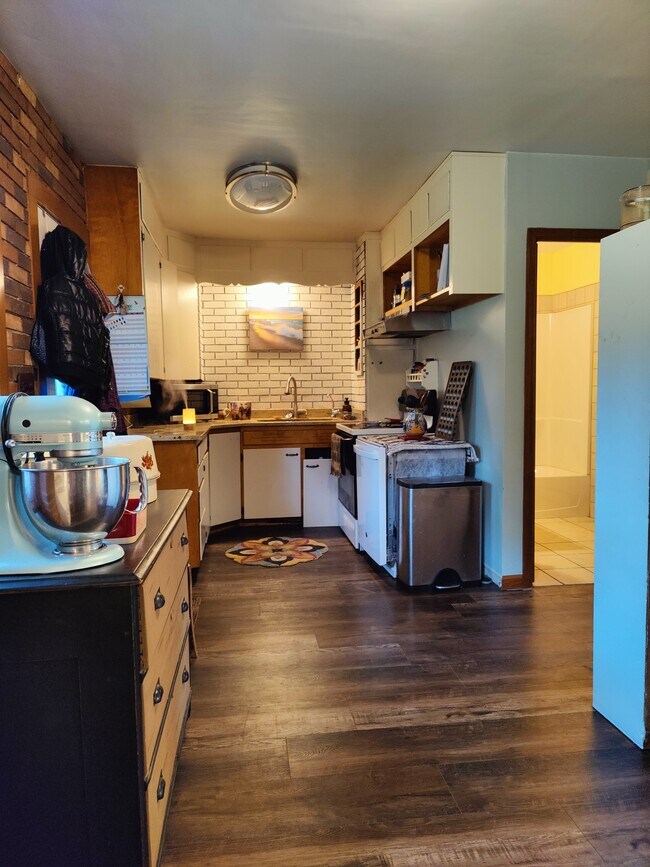 Building Photo - 721 E Emerson St