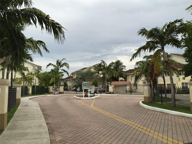 Building Photo - 8940 NE 8th Ave